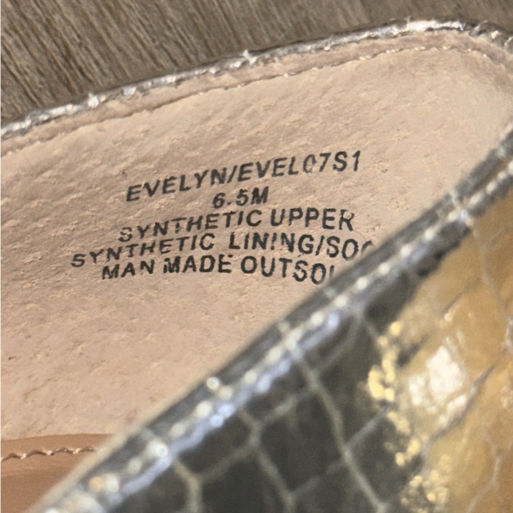 New Steve Madden Metallic Silver Heels - Picture 4 of 4